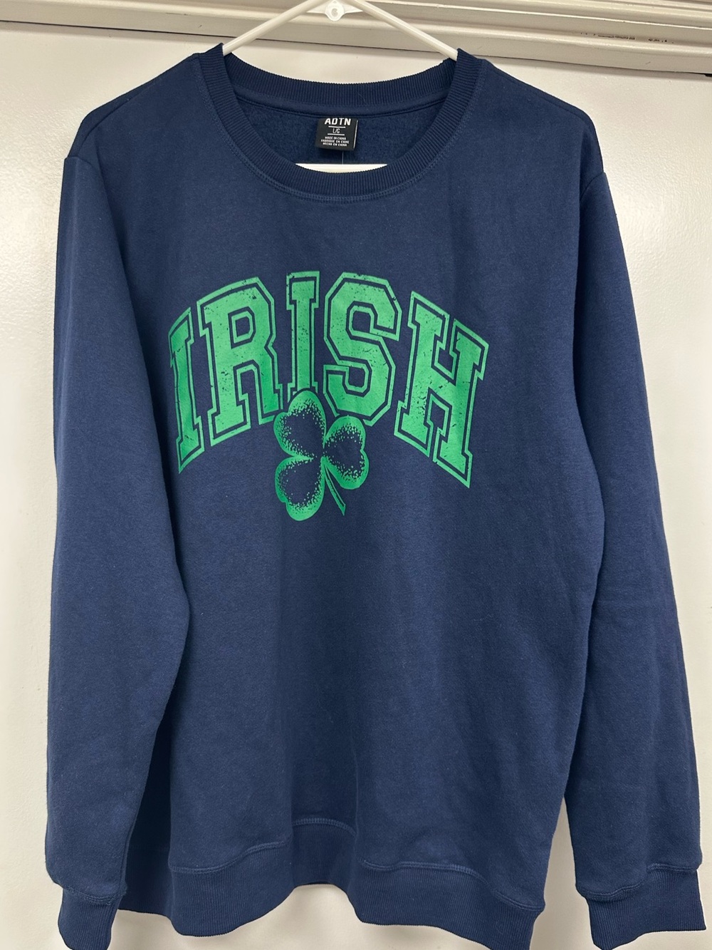 Navy IRISH ☘️ Crewneck Sweatshirt  NWT Size L